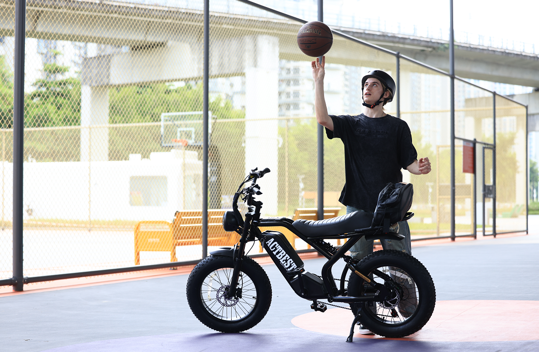 Protective Gear for E-Bike Riders: Essential Safety Tips