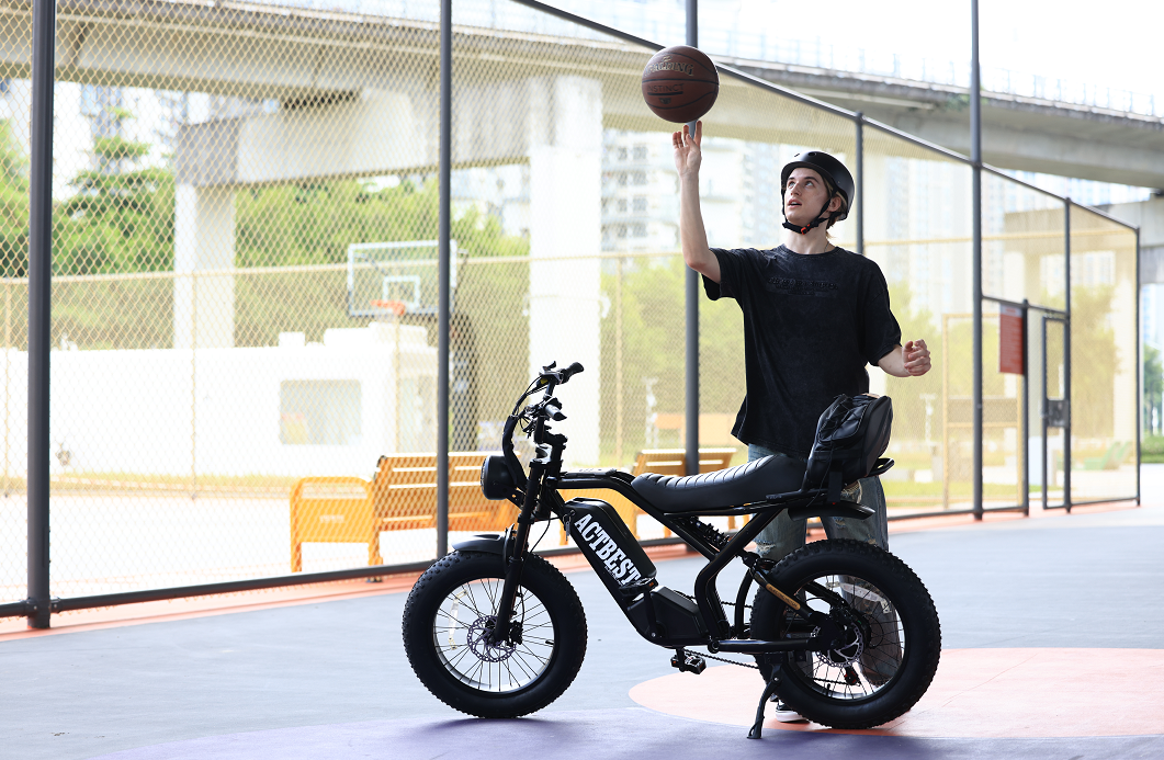 A boy wearing an electric bicycle helmet is preparing to ride an electric bicycle to play basketball